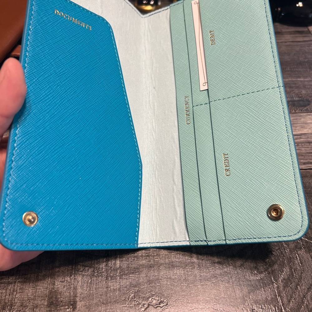 LA TINTA Travel Wallet